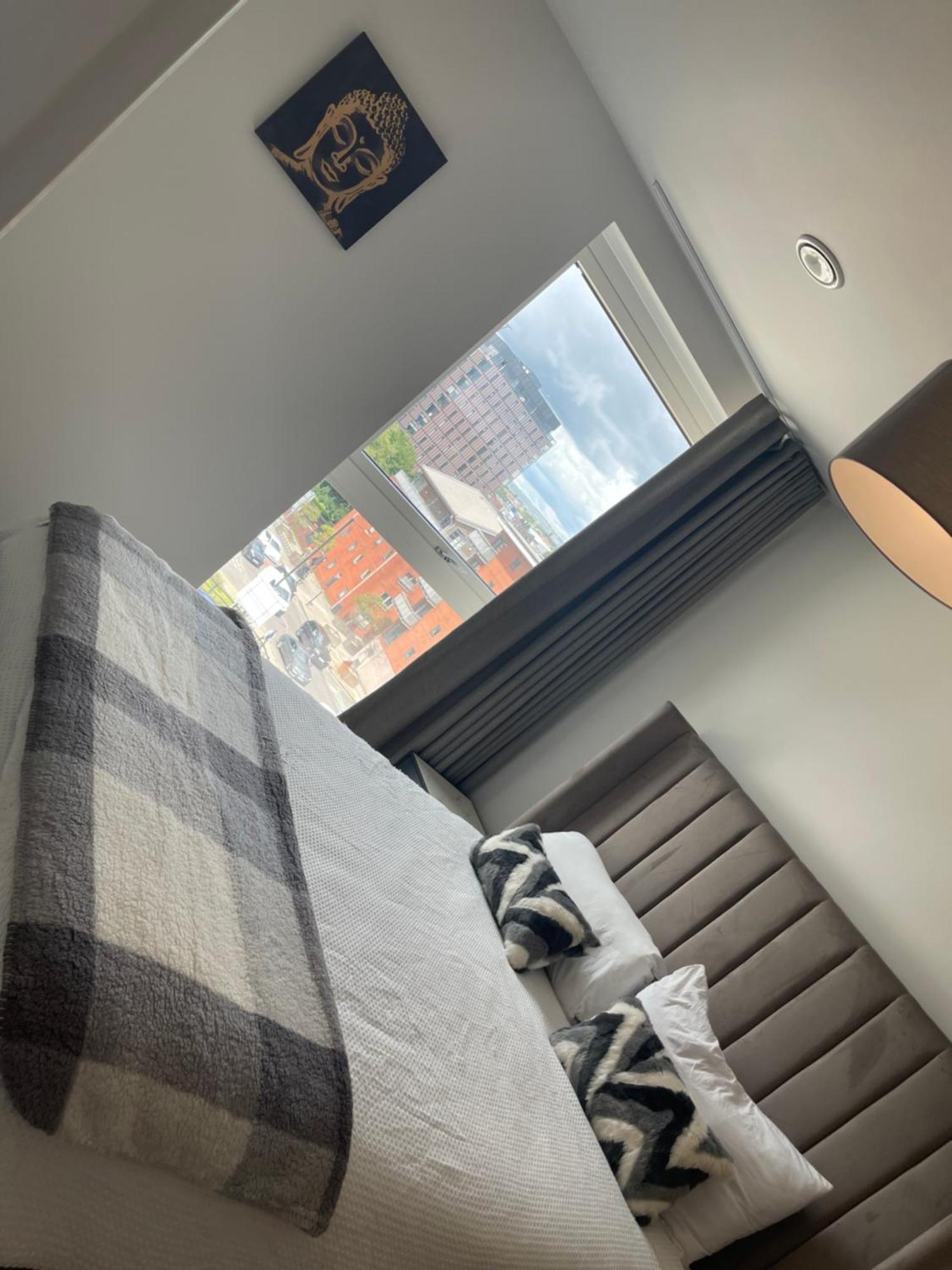 Modern 2 Bedroom City Centre Apartment W Balcony Манчестър Екстериор снимка